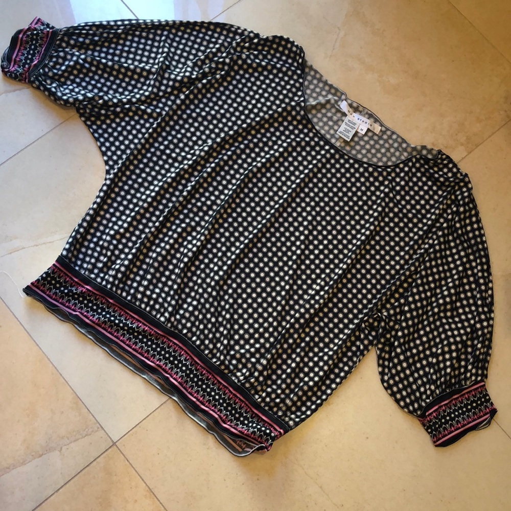 3/4 sleeve shirt.  Black/white/pink
